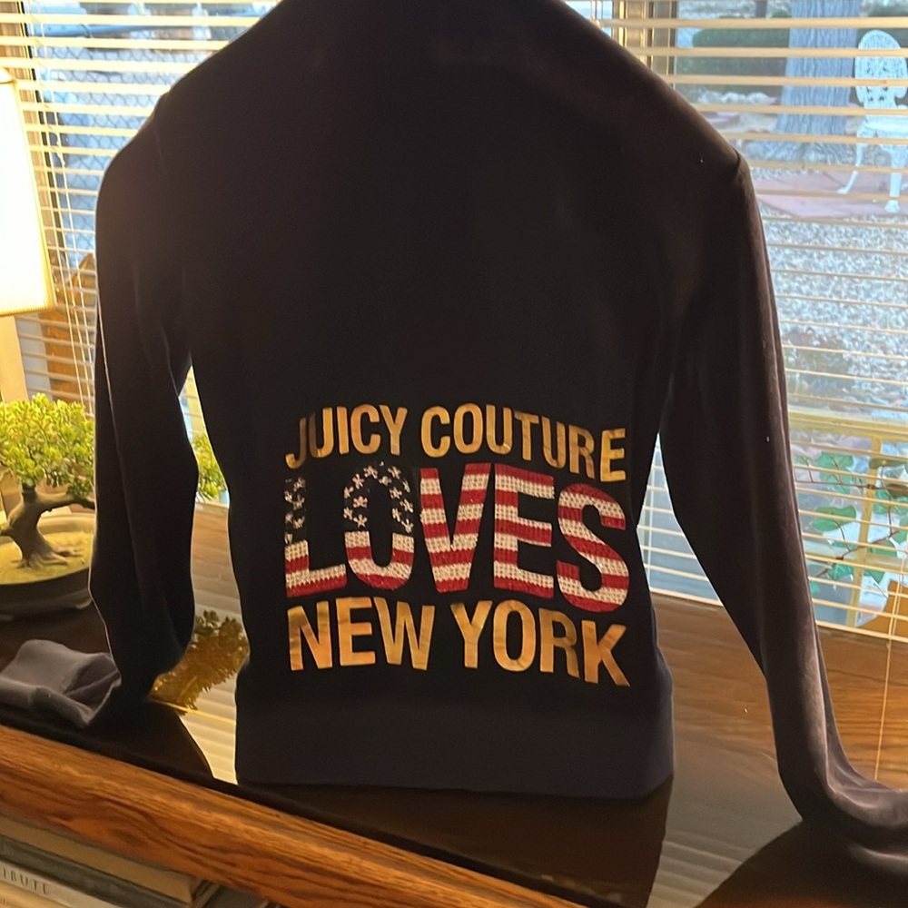 🩷👑🩷👑🩷👑🩷Juicy Couture Black Graphic JACKET!!!! STILL IN GREAT CONDITION 🩷👑🩷👑 - Picture 3 of 6